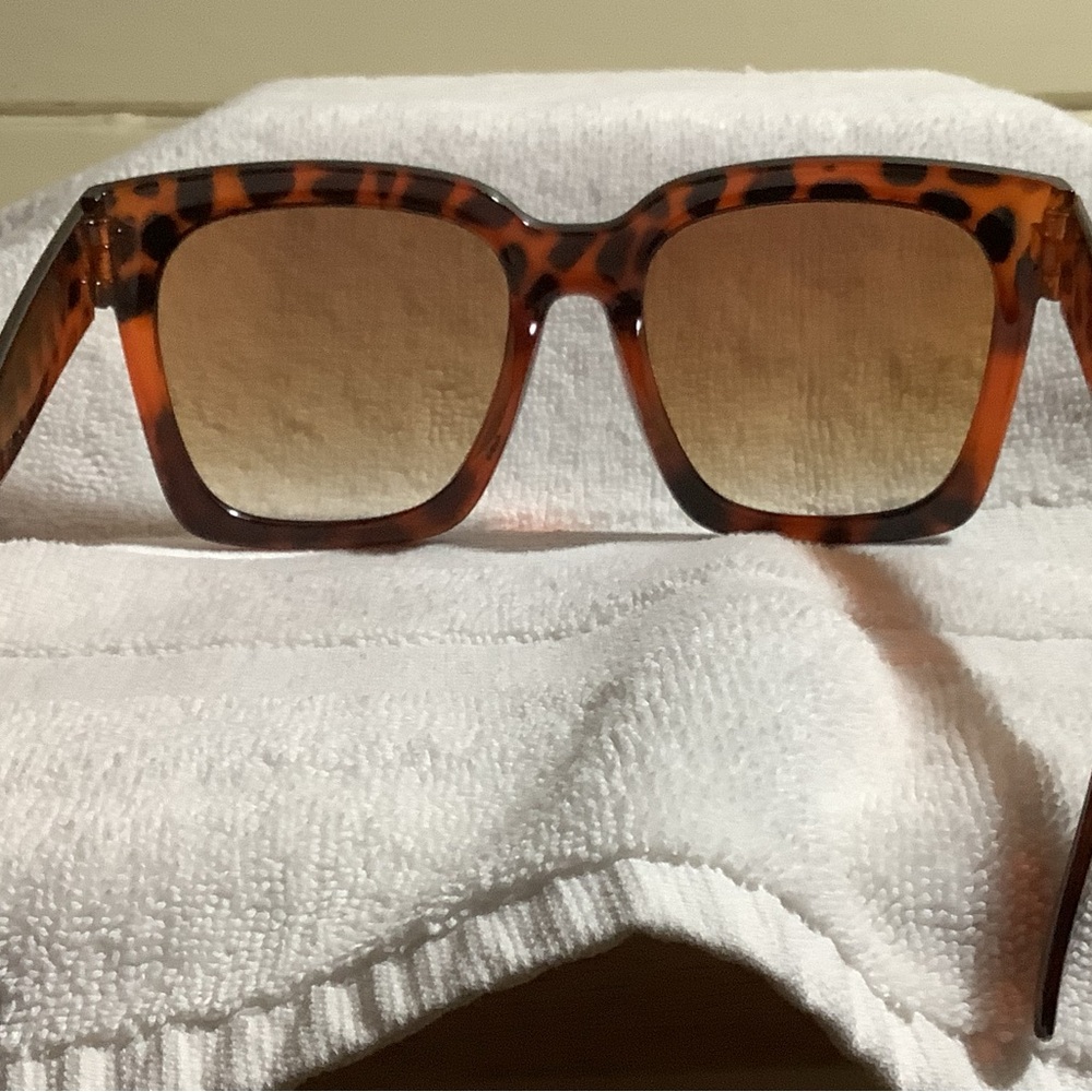 Tortoise Shell Deep Red/Brown Square Fashion Sung… - image 4
